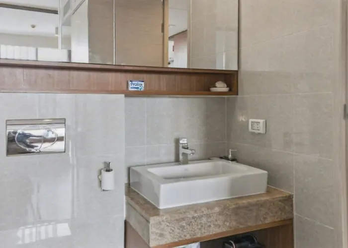 S39- 1 Bedroom Downtown With Balcony And Pool * Bangkok