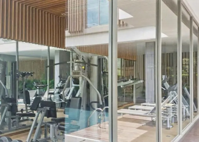 S39- 1 Bedroom Downtown With Balcony And Pool *